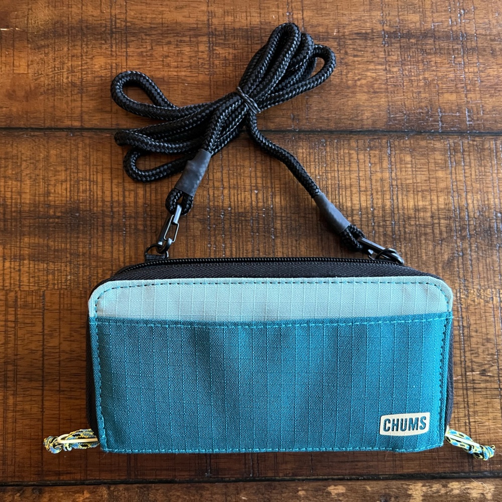 Chums Nomad Wallet in Teal with RFID blocking card - Picture 5 of 7